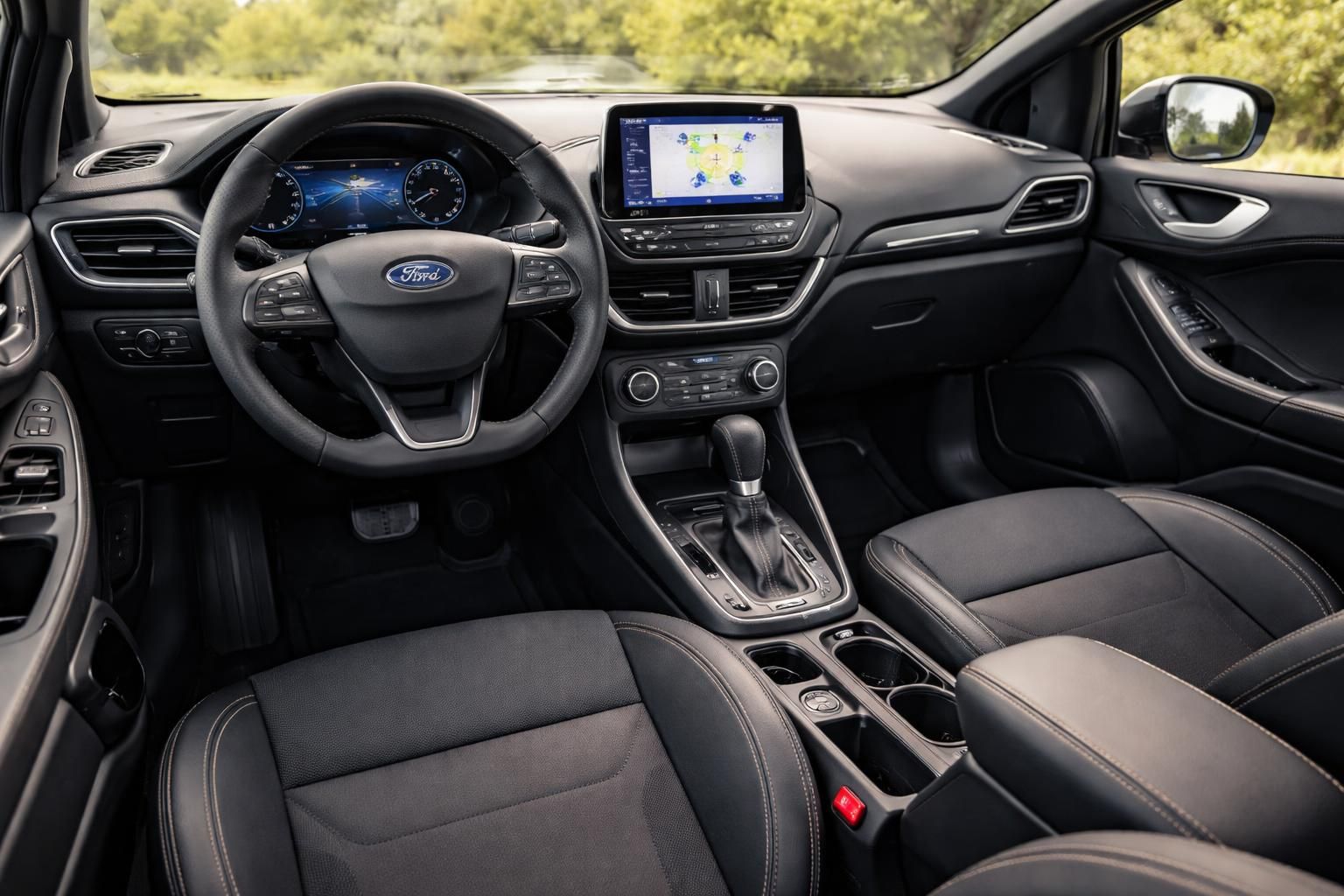 découvrez comment l'intérieur de la ford fiesta combine élégance et fonctionnalité pour offrir un espace à la fois stylé et pratique, idéal pour tous vos trajets.
